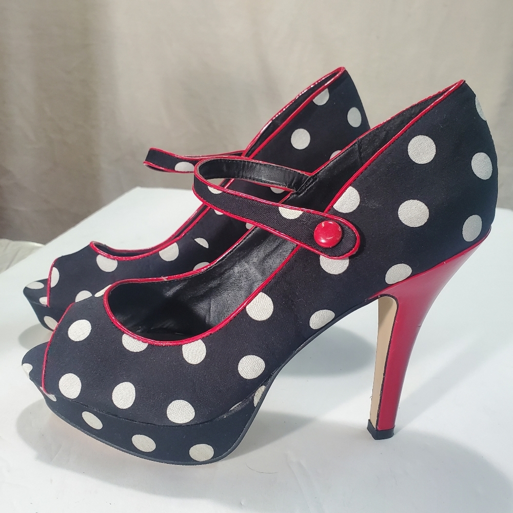 Pinup heels